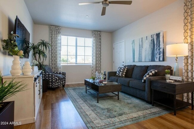 Photo - 677 E Commonwealth Pl