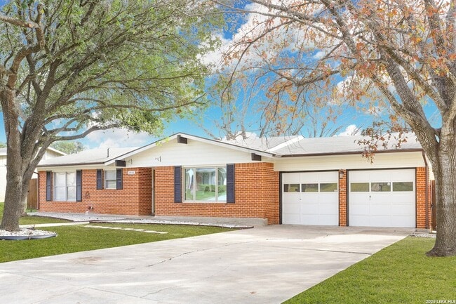 Building Photo - 2806 Belvoir Dr