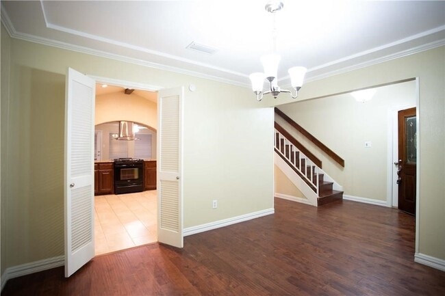 Photo - 310 Overland Dr