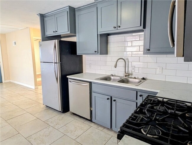 Photo - 637 Jester St