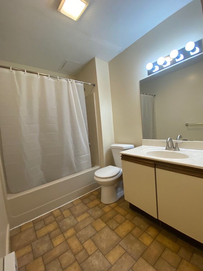 Photo - Gonic Estates at Brook Farm Village