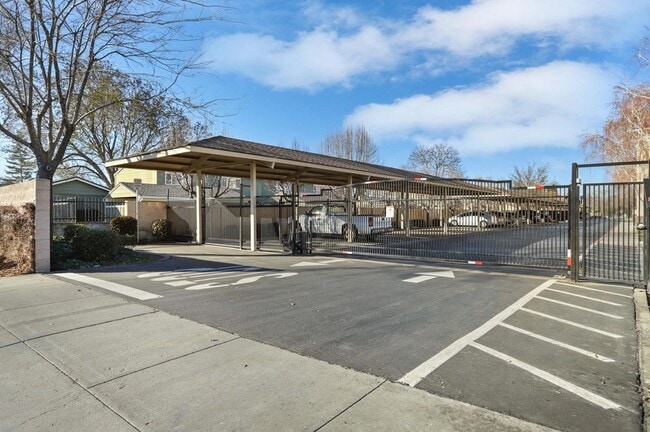 Photo - 565 Peerless Way Unit 108