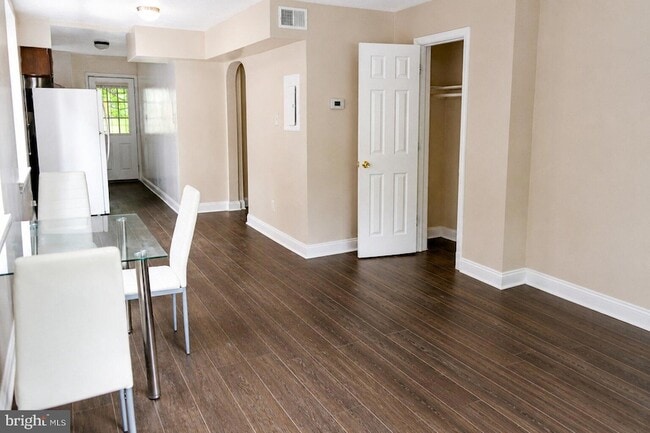 Photo - 63 Galveston Pl SW Unit 1