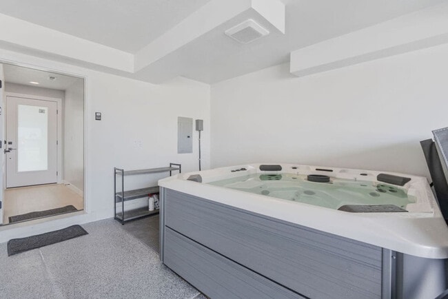 Photo - 6831 Silver Creek Dr Unit ID1249880P