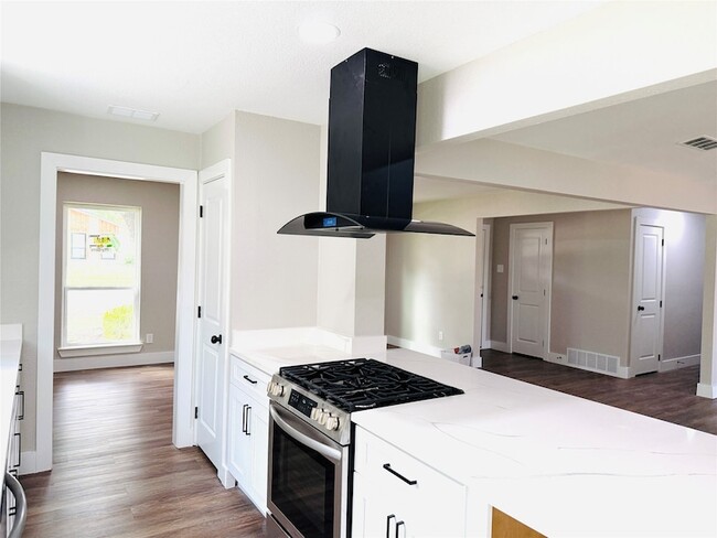 Photo - 526 Doral Pl