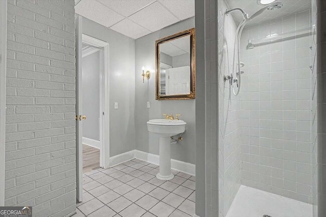 Photo - 269 W Hermitage Rd NE