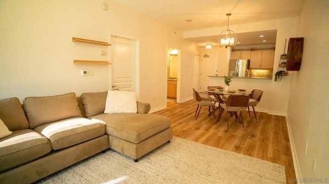 Building Photo - 300 W Beech St Unit 104