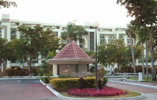 Building Photo - 7050 NW 44th St Unit 506