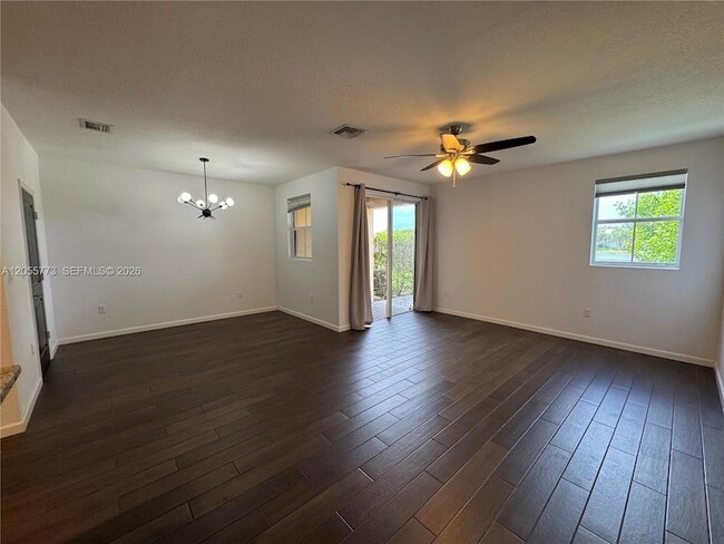 Photo - 2373 SE 14th St