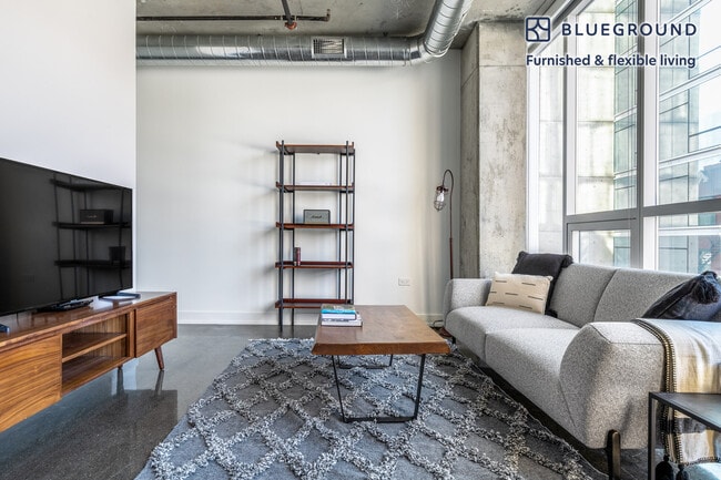 Photo - 108 W Chicago Ave Unit FL6-ID362