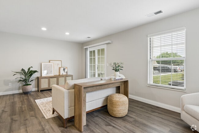 1BR, 1BA - 737SF - Living Room - The Vista at Rocky Fork