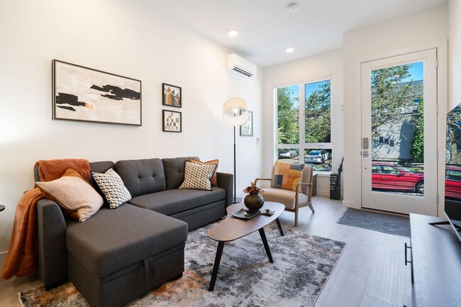 Building Photo - 1835 14th Ave Unit ID1036021P