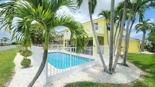 Photo - 1851 Corsica Dr