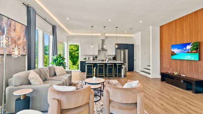 Photo - 1733 N Fitzhugh Ave Unit ID1226740P