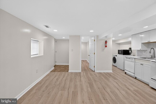 Photo - 141 Uhland Terrace NE