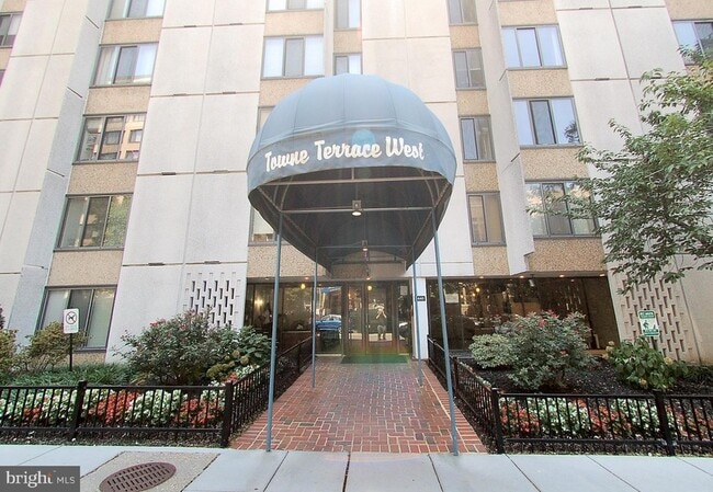 Building Photo - 1440 N St NW Unit 314