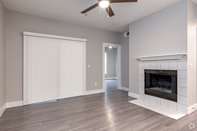 1BR, 1BA - 661SF (A1) - Living Room - Lakes At Lewisville