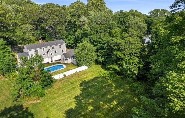 Building Photo - 576 Grove St