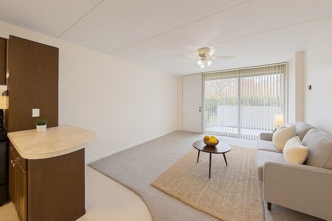 Building Photo - 200 Swanton St Unit T28