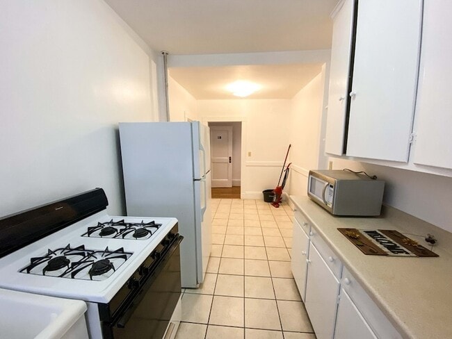 Building Photo - 15 Parkman St Unit 1B