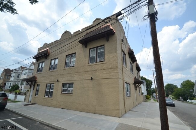 Building Photo - 56 Hobart Pl