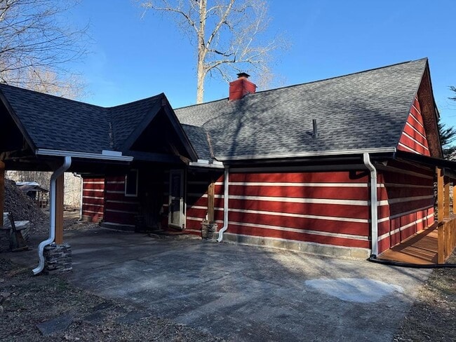 Building Photo - 523 Sundown Dr