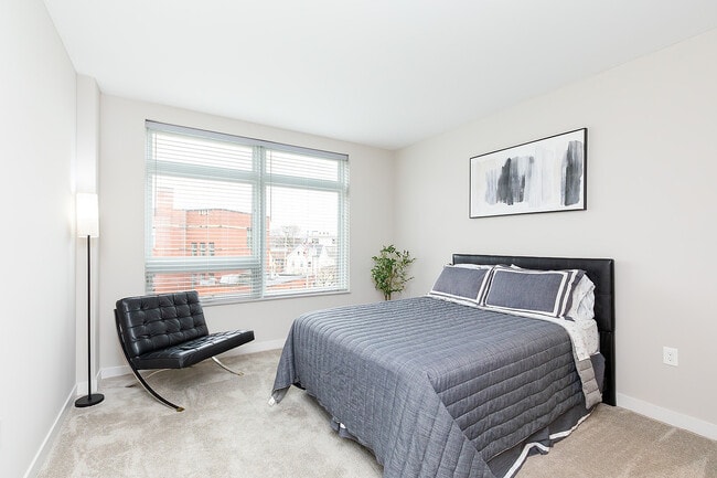 Building Photo - The Dexter