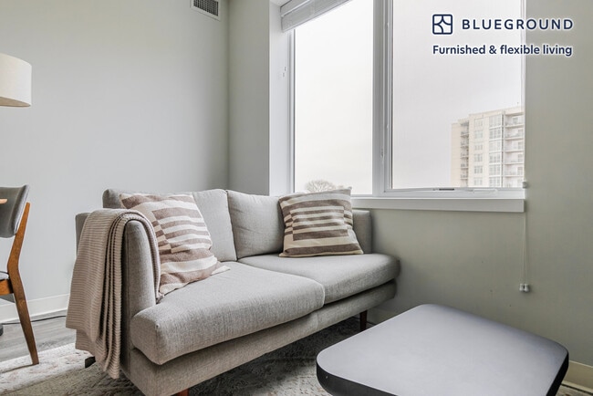 Building Photo - 6149 N Broadway Unit GO FL5-ID1273