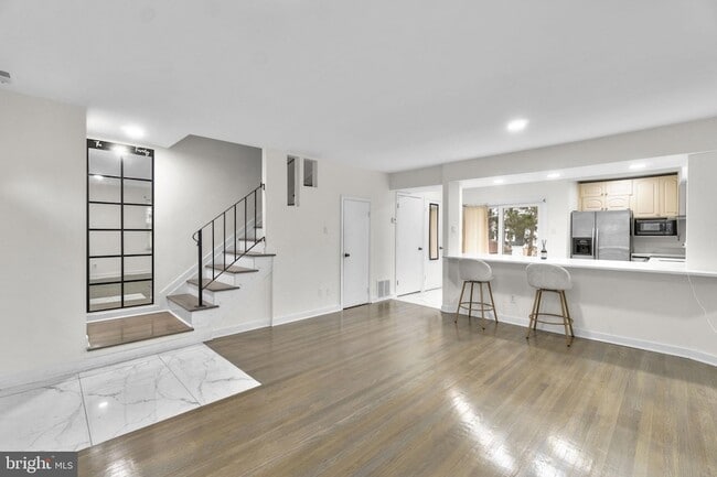 Photo - 12 Coats Bridge Pl