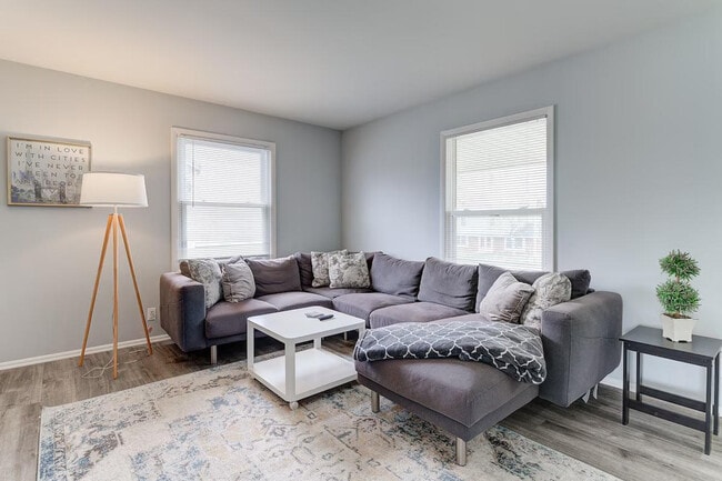 Building Photo - 2408 Springdale Rd Unit ID1296537P