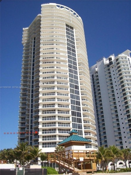 Building Photo - 18671 Collins Ave Unit 601