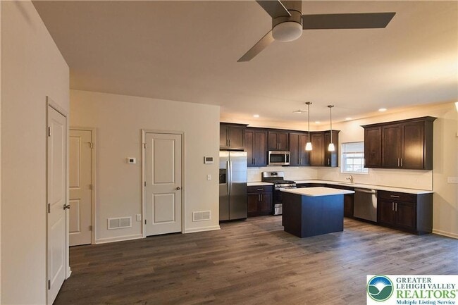 Photo - 6639 Stein Way