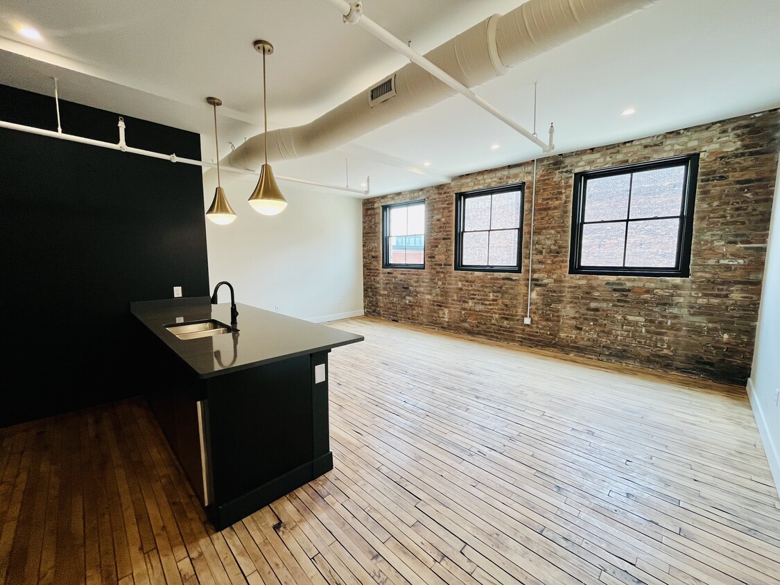 Floor Plan - Apartments 302 & 402