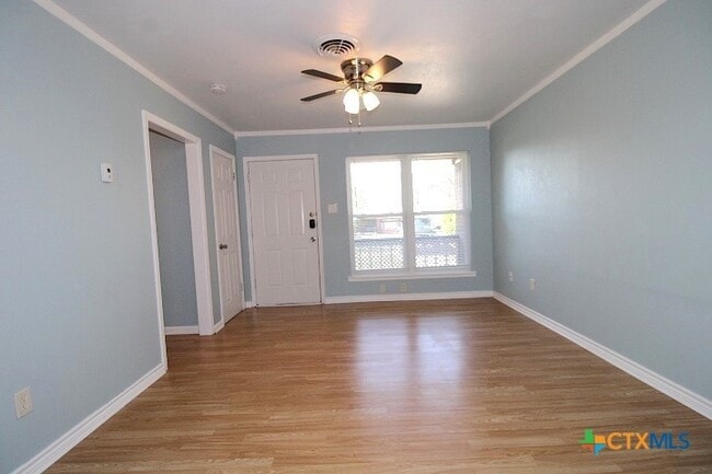 Photo - 105 E Avenue A