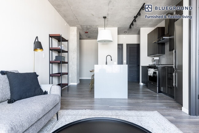 Photo - 939 W Washington Blvd Unit FL9-ID293