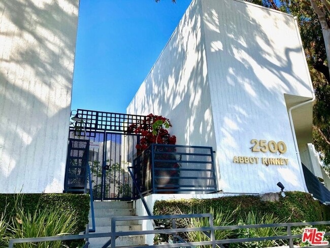 Building Photo - 2500 Abbot Kinney Blvd