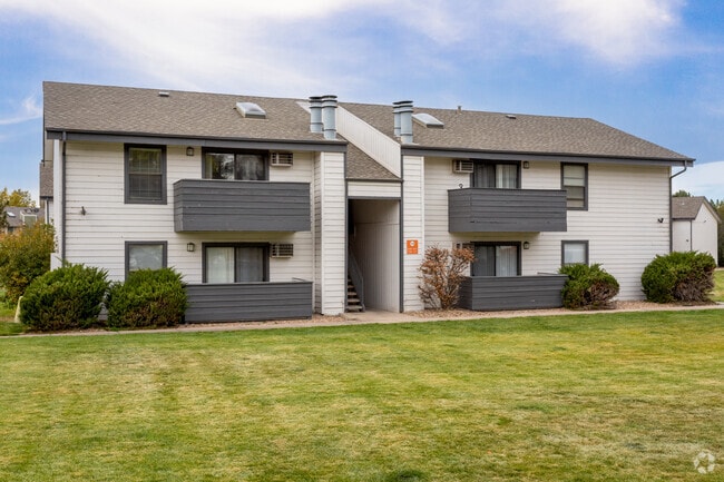 Miramar Apartments - Miramar Apartments
