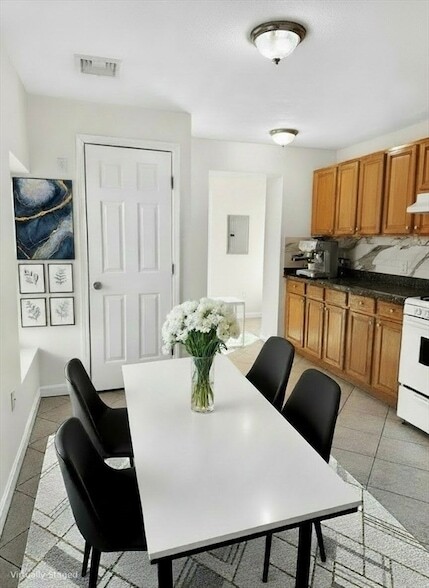 Photo - 12 Paris St Unit 2