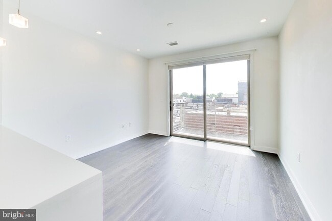 Photo - 1350 Maryland Ave NE Unit 316