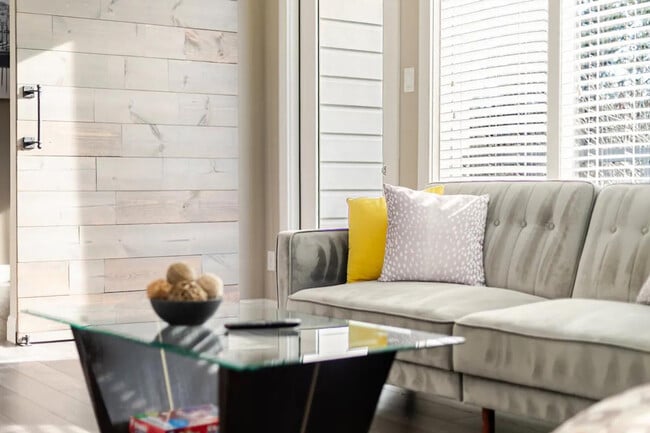 Photo - 805 The High Rd Unit SI ID1492686P