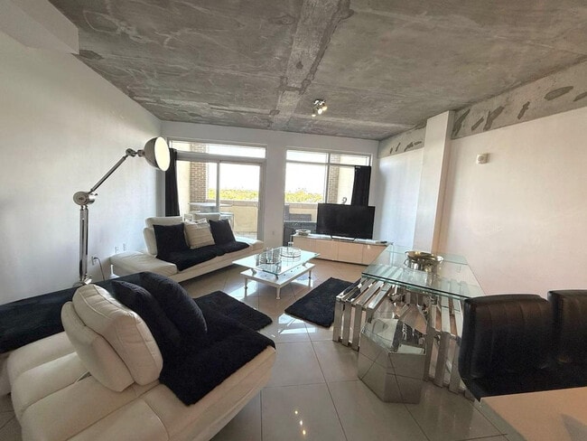 Building Photo - 139 NE 32nd St Unit ID1255498P