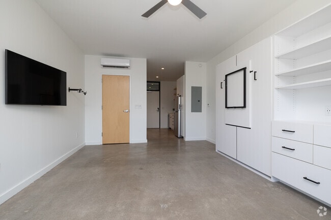 Studio - 410SF - River & Rails - RADVIEW