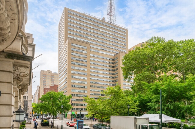 Building Photo - Rittenhouse Claridge