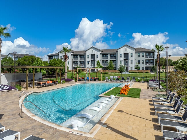 Pool - Alta Rolling Oaks