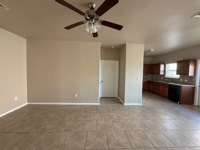 Photo - 704 E College St