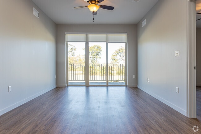 2BR, 2BA - 1,057SF - Villages of Americana
