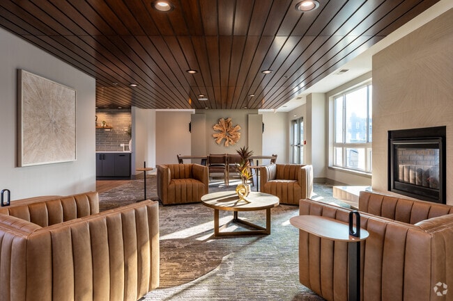 Lounge - Heights At Linden Square