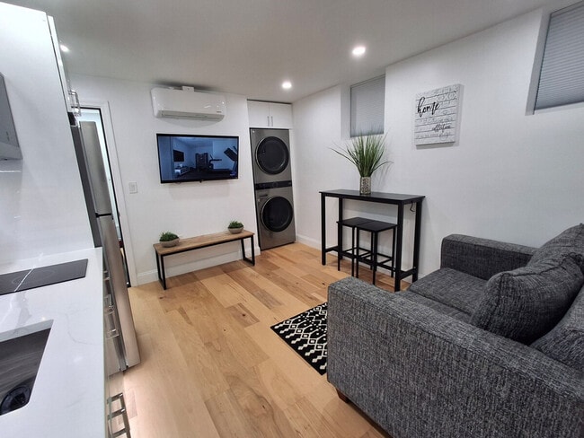 Building Photo - 17 Mt Pleasant Ave Unit SI ID1373659P