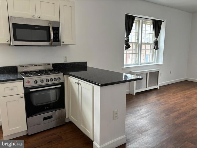 Photo - 676 Perth Pl Unit B