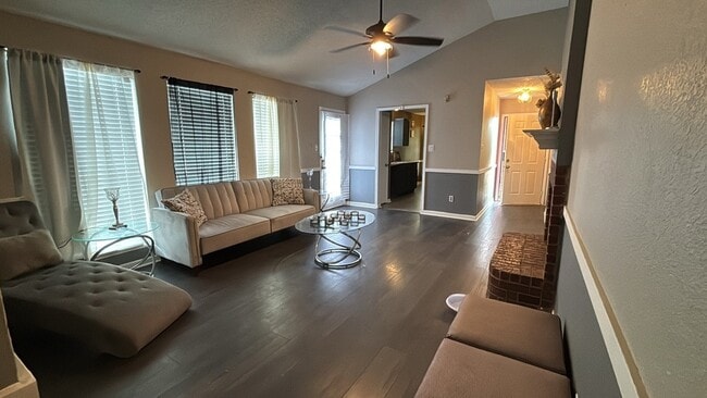 Photo - 708 Port Richmond Way
